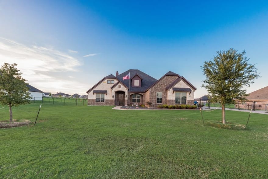 252 Agua Linda Drive, Godley, Texas