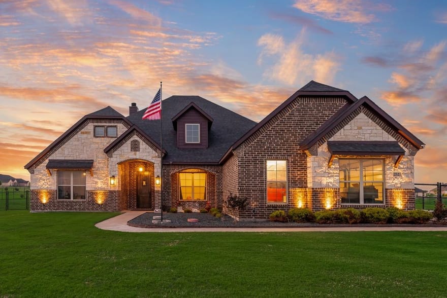 252 Agua Linda Drive, Godley, Texas
