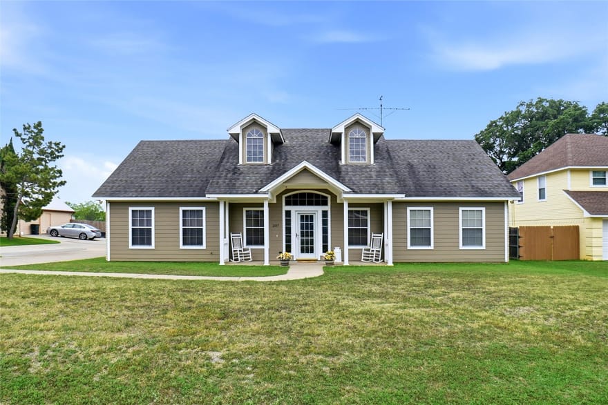 207 Bonita Drive, Granbury, Texas