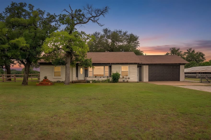 300 S Caddo Street, Lipan, Texas