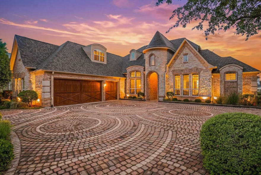 2707 Harborside Drive, Granbury, Texas