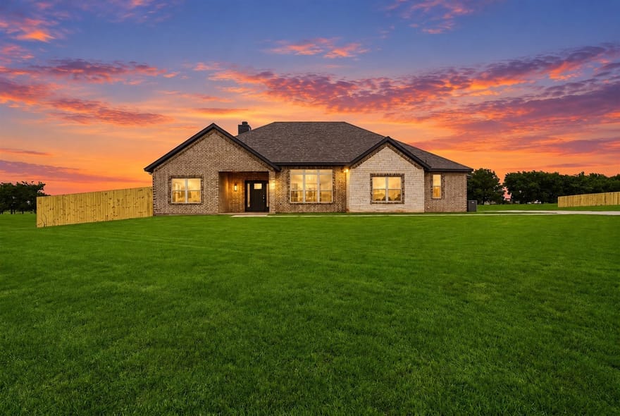 6720 County Road 302, Grandview, Texas