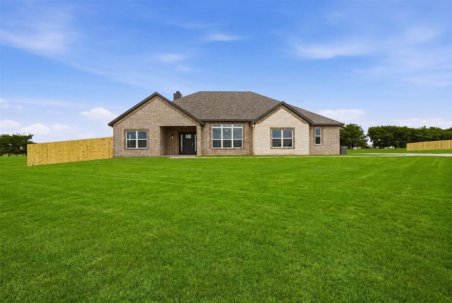 6720 County Road 302, Grandview, Texas