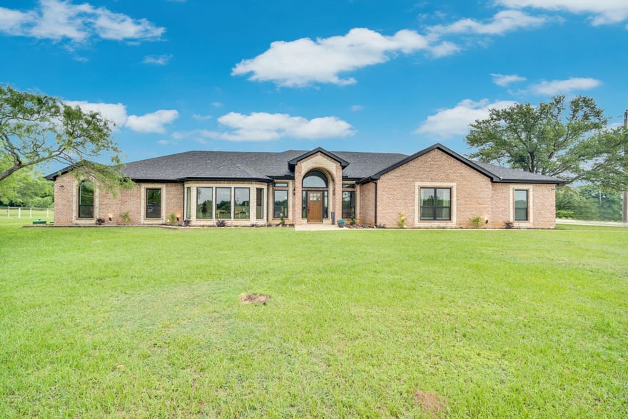 6624 Shadow Valley Drive, Burleson, Texas