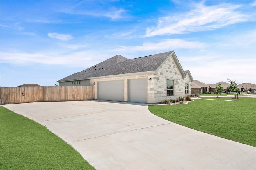 405 Willow Drive, Troy, Texas
