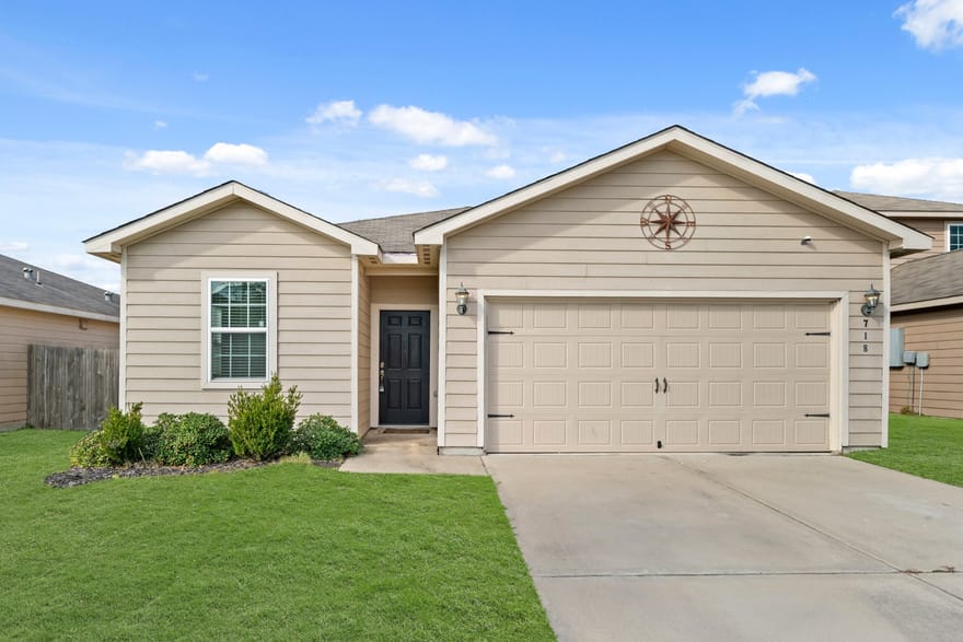 718 Crystal Lakes Drive, Brookshire, Texas