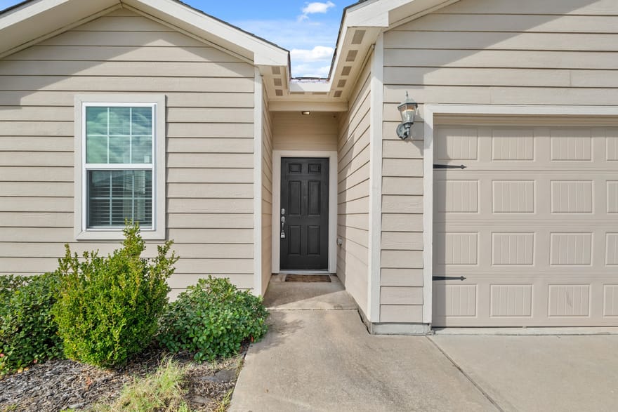 718 Crystal Lakes Drive, Brookshire, Texas
