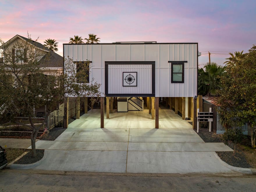 808 Sealy Avenue, Galveston, Texas
