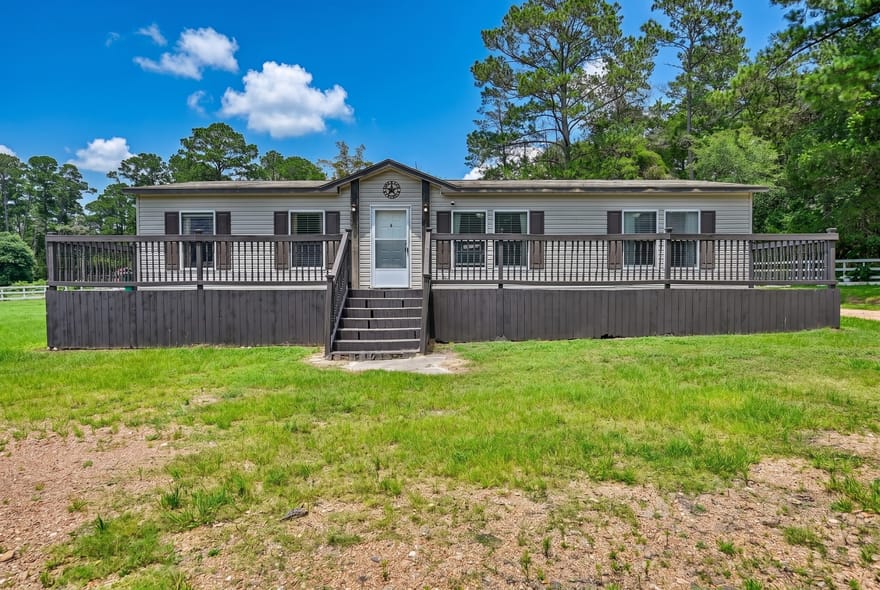1182 Oak Crest Drive, New Ulm, Texas