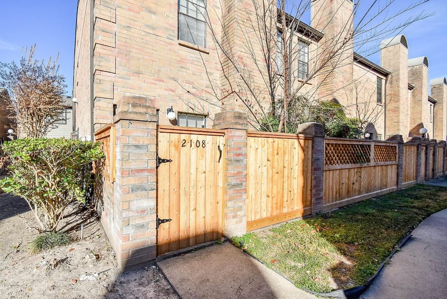 9800 Pagewood Lane, Houston, Texas