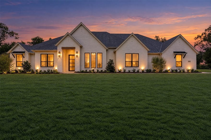 1130 E Landings, Granbury, Texas
