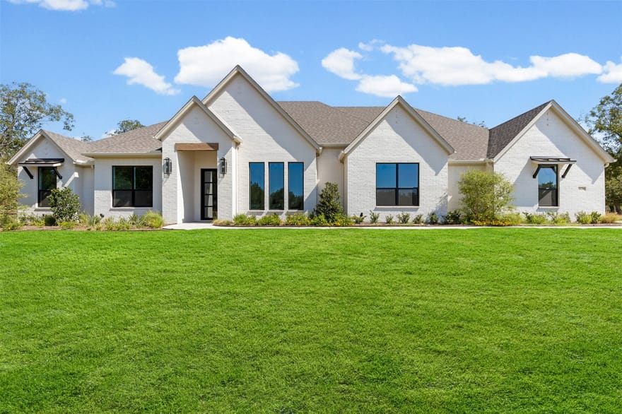 1130 E Landings, Granbury, Texas