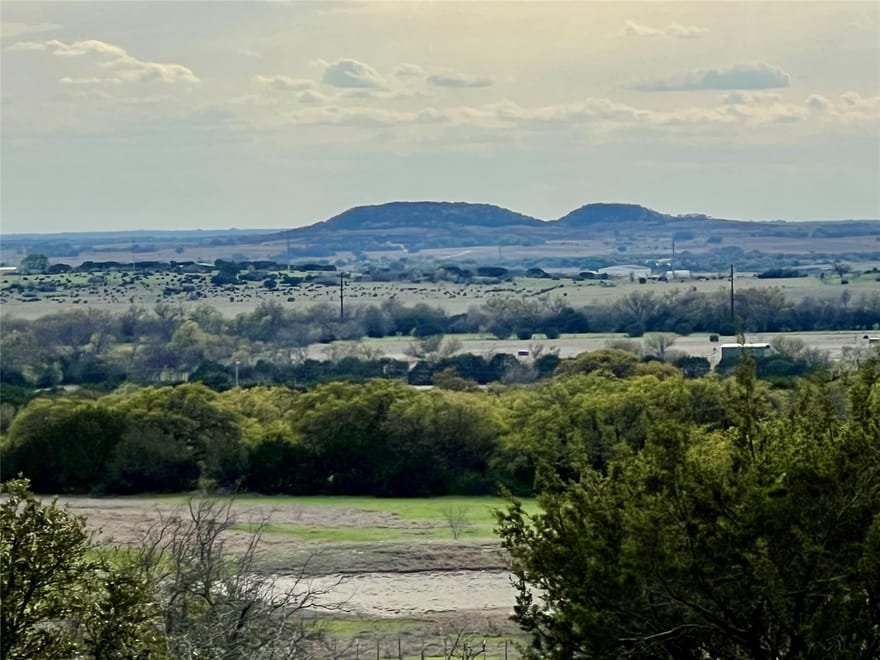 660 Fm 203, Walnut Springs, Texas