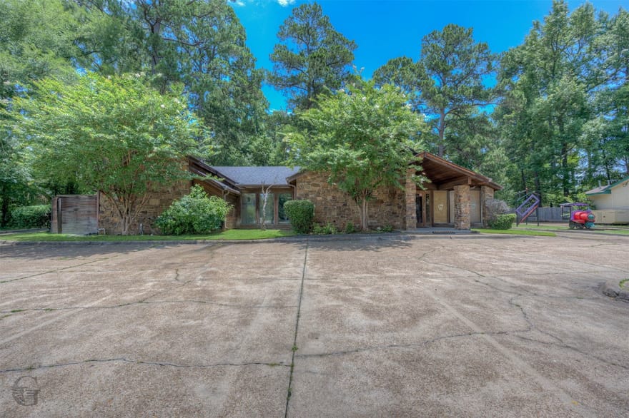 7101 Pines Road, Shreveport, Louisiana