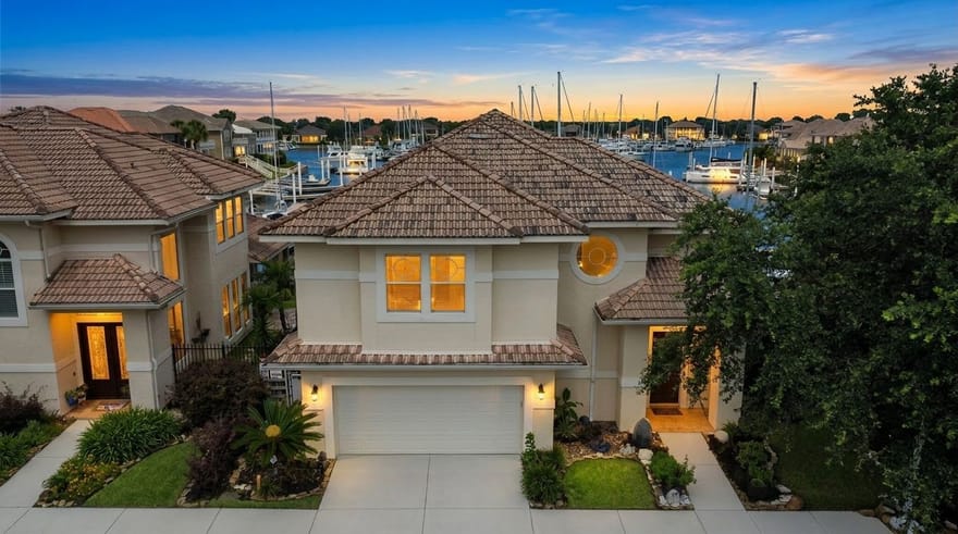 411 Harborside Way, Kemah, Texas