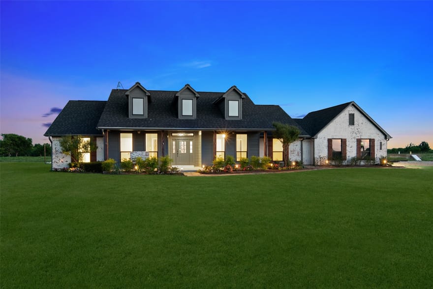1019 Vaughan Lane, Tioga, Texas