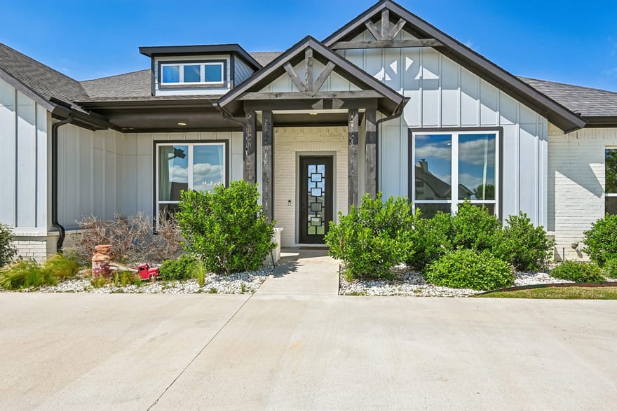 6517 Leo Lane, Godley, Texas