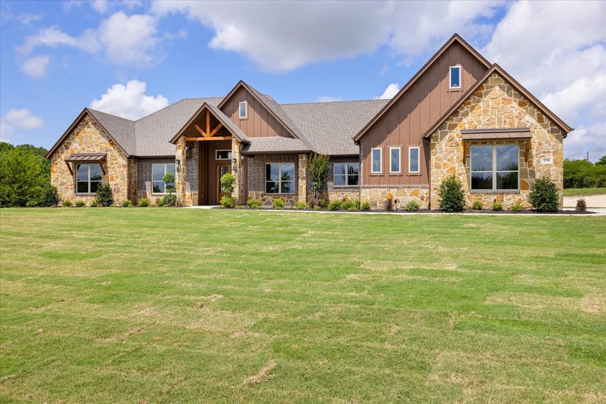 206 Morning Dove Court, Cresson, Texas