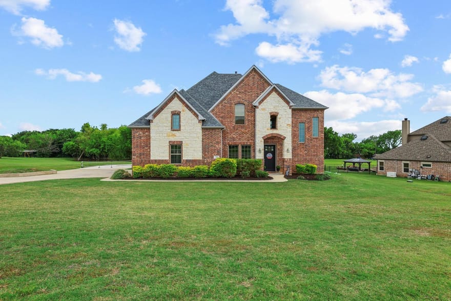 107 Whispering Winds Drive, Gunter, Texas