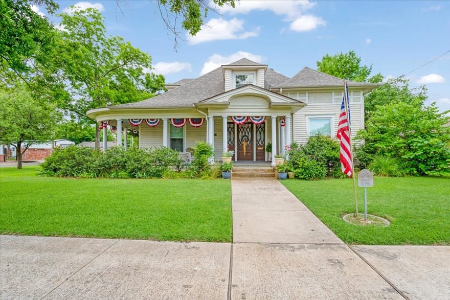 704 E Main Street, Honey Grove, Texas