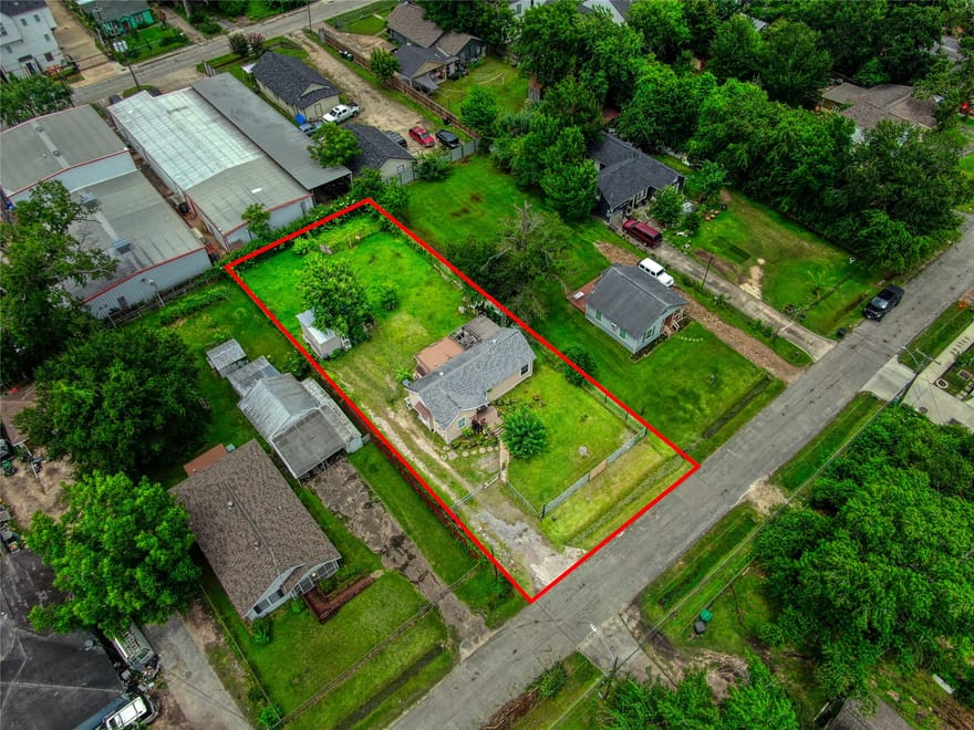 906 Woodcrest Drive, Houston, Texas