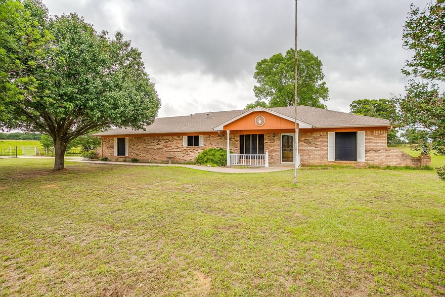 1288 Fm 67, Covington, Texas