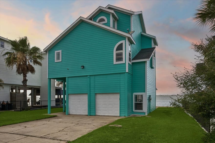 407 Isles End Road, Tiki Island, Texas
