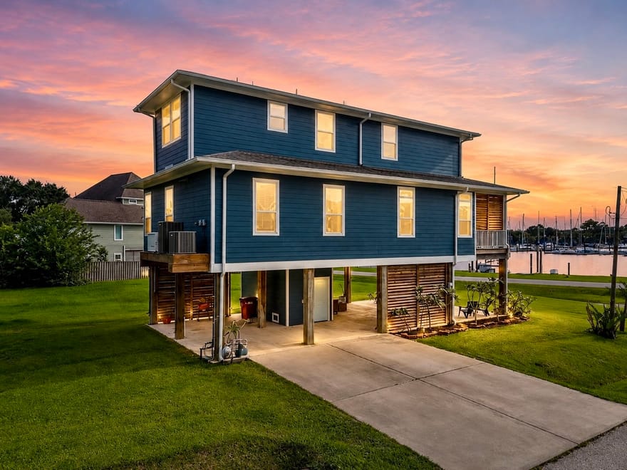 403 W Shore Drive, Clear Lake Shores, Texas