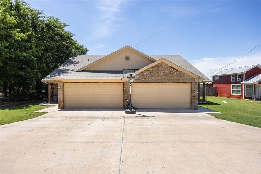 403 W 5th Street, Tolar, Texas