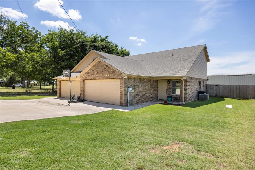 403 W 5th Street, Tolar, Texas