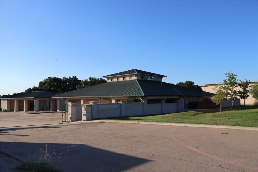 330 Grapevine Highway, Hurst, Texas