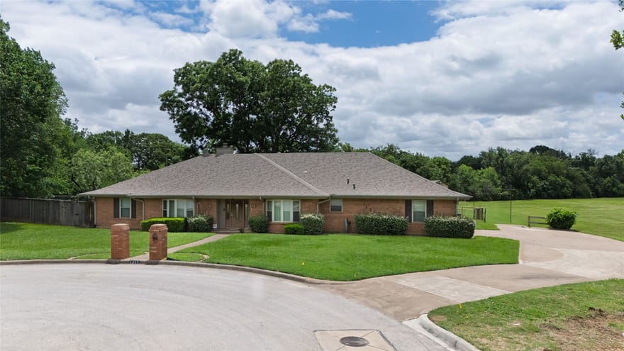 1215 Oakwood Trail, Southlake, Texas