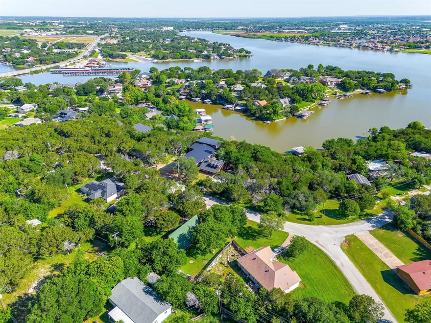 228 Rock Harbor Drive, Granbury, Texas