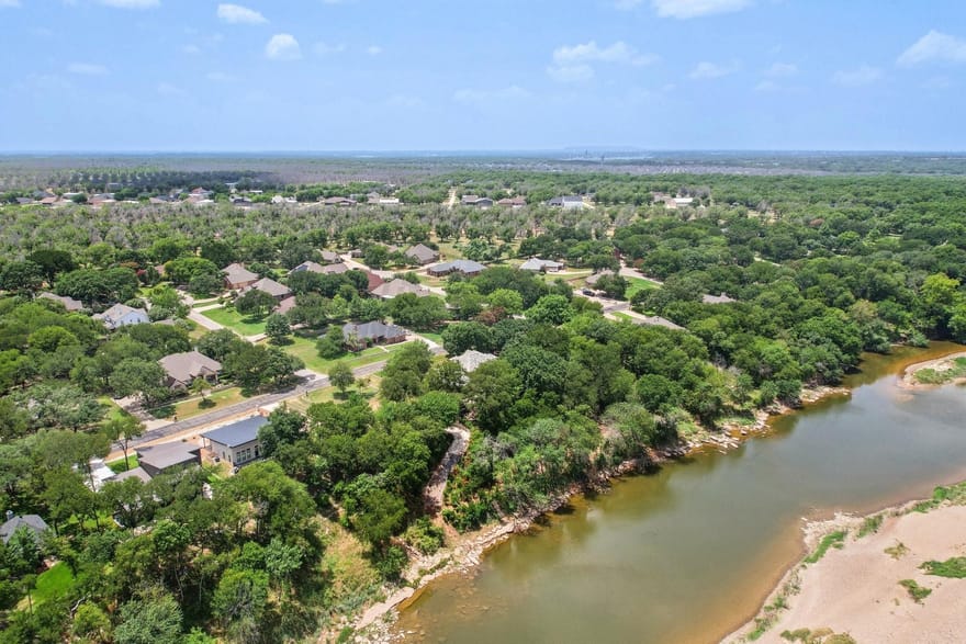 7818 Ravenswood Road, Granbury, Texas