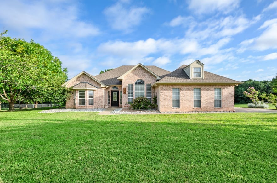 214 Knob Hill Drive, Granbury, Texas