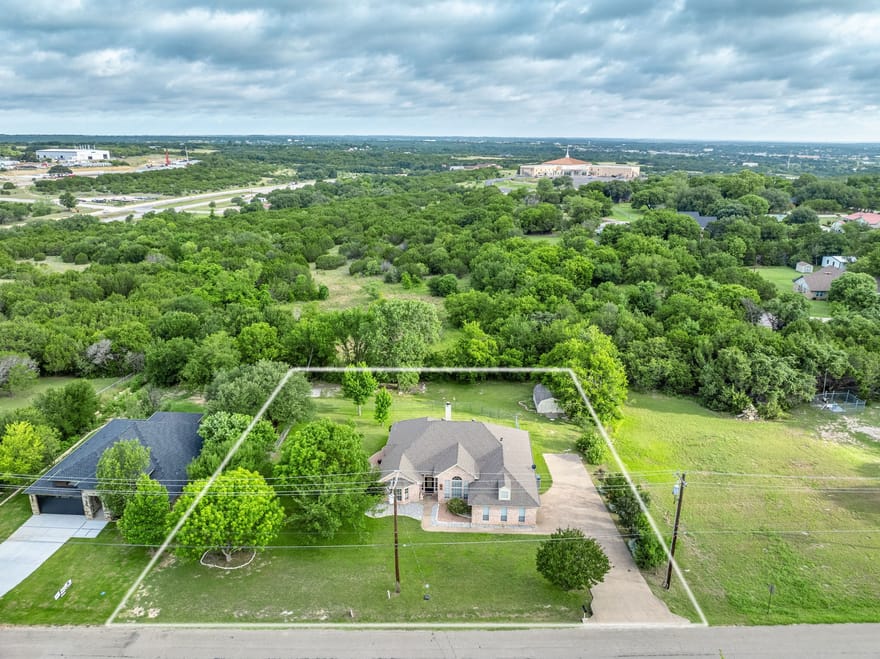214 Knob Hill Drive, Granbury, Texas