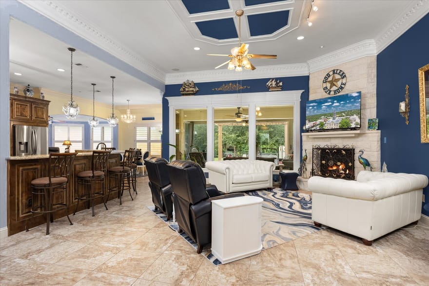 1011 Sunset Bay Court, Granbury, Texas
