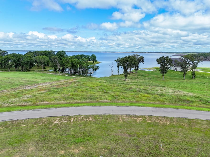 680 Peninsula Drive, Honey Grove, Texas