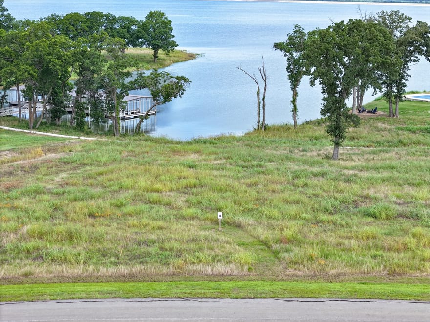 680 Peninsula Drive, Honey Grove, Texas