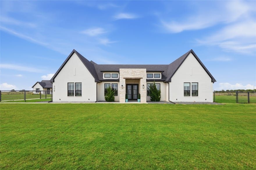 508 Private Access 233114, Godley, Texas