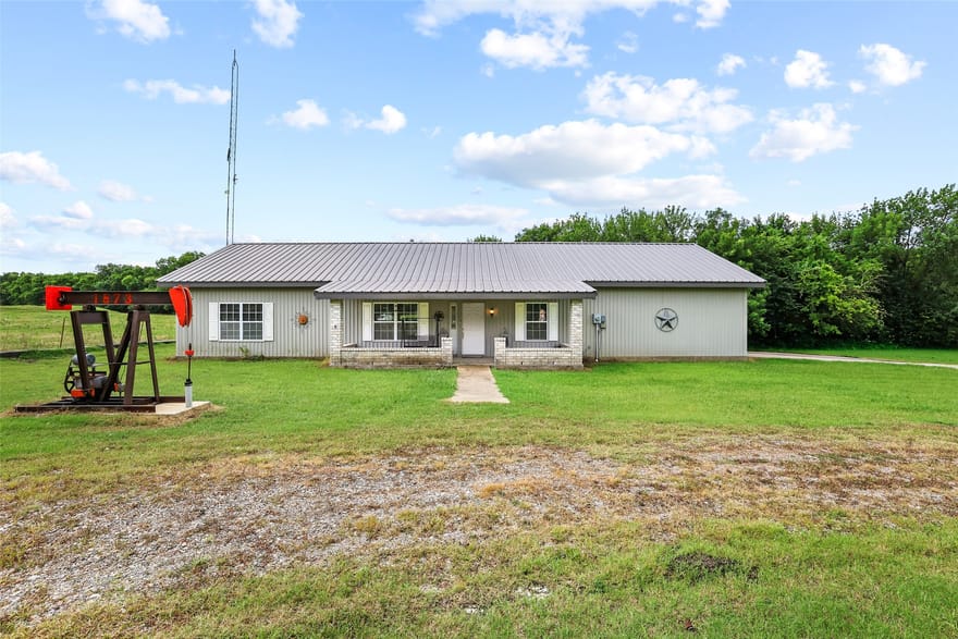 1673 County Road 1525, Ector, Texas