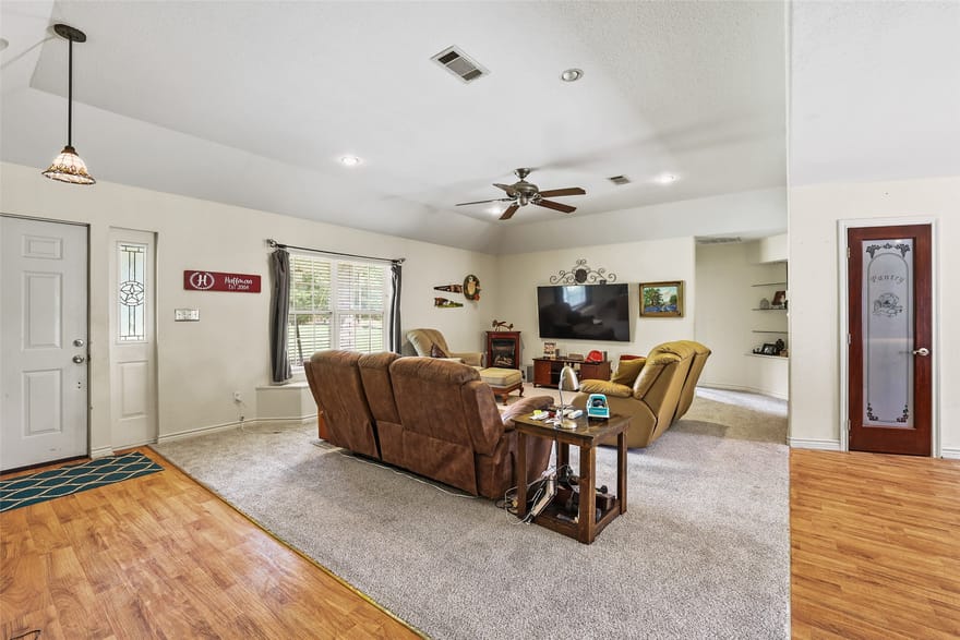 1673 County Road 1525, Ector, Texas