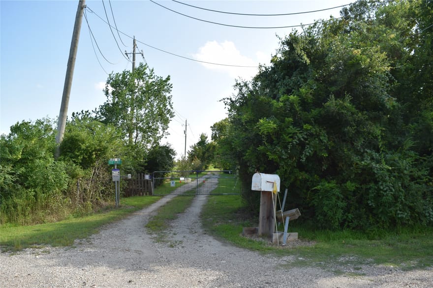 2304 Old Road, Friendswood, Texas