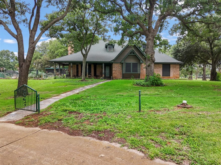 301 Ryan Avenue, Burleson, Texas