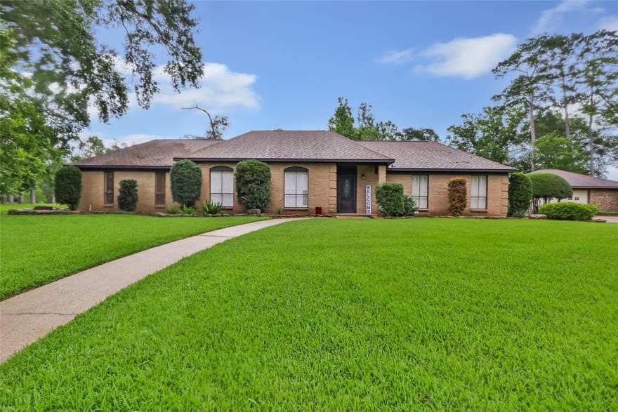 30 Little John Lane, Dayton, Texas