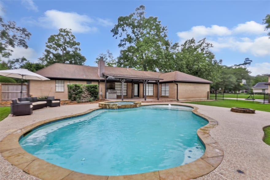30 Little John Lane, Dayton, Texas