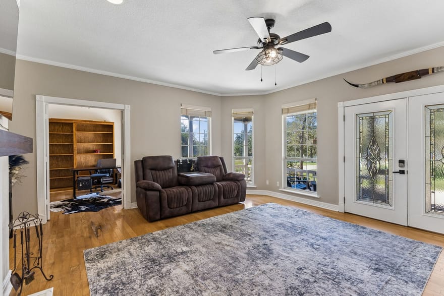 771 Hillje Road, Kingsbury, Texas