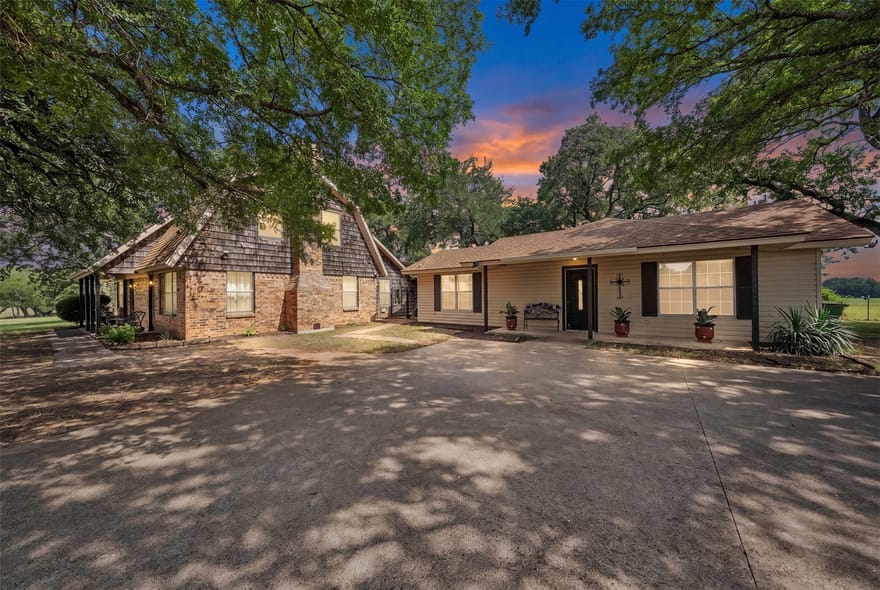 1016 County Road 314, Cleburne, Texas