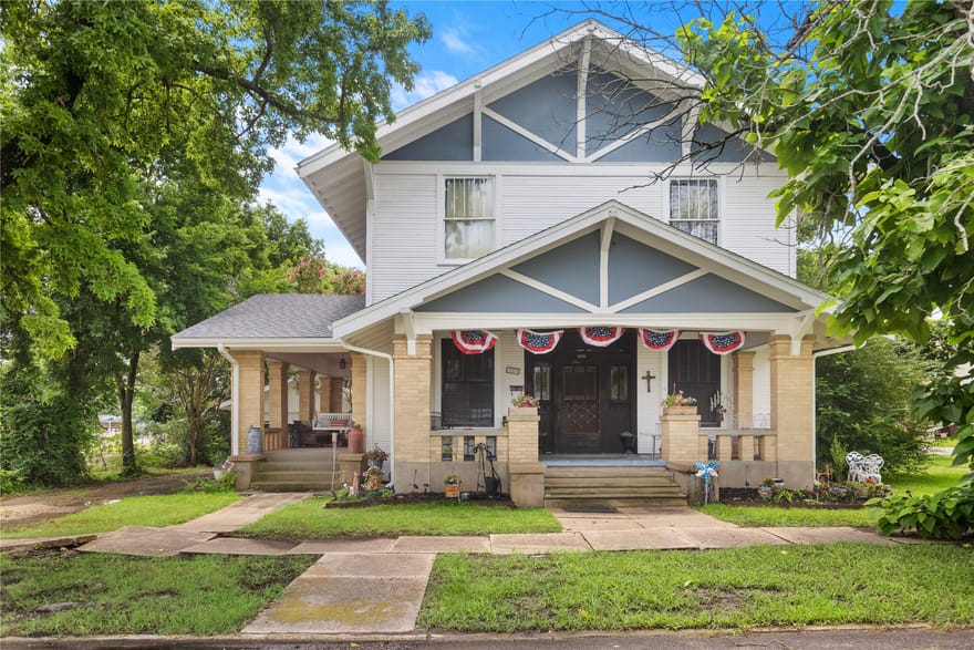 300 Hickory Street, Honey Grove, Texas