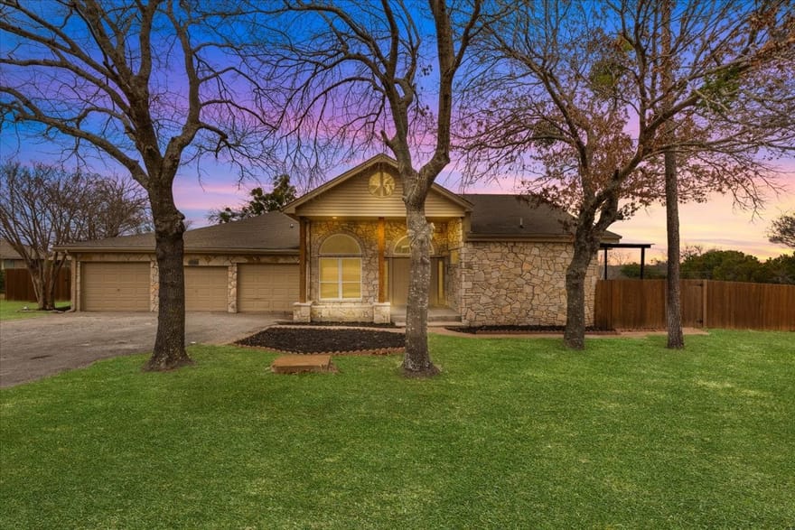 4017 Marana Drive, Granbury, Texas